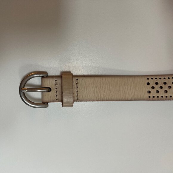 Off white belt. Size Small/medium - Picture 3 of 3